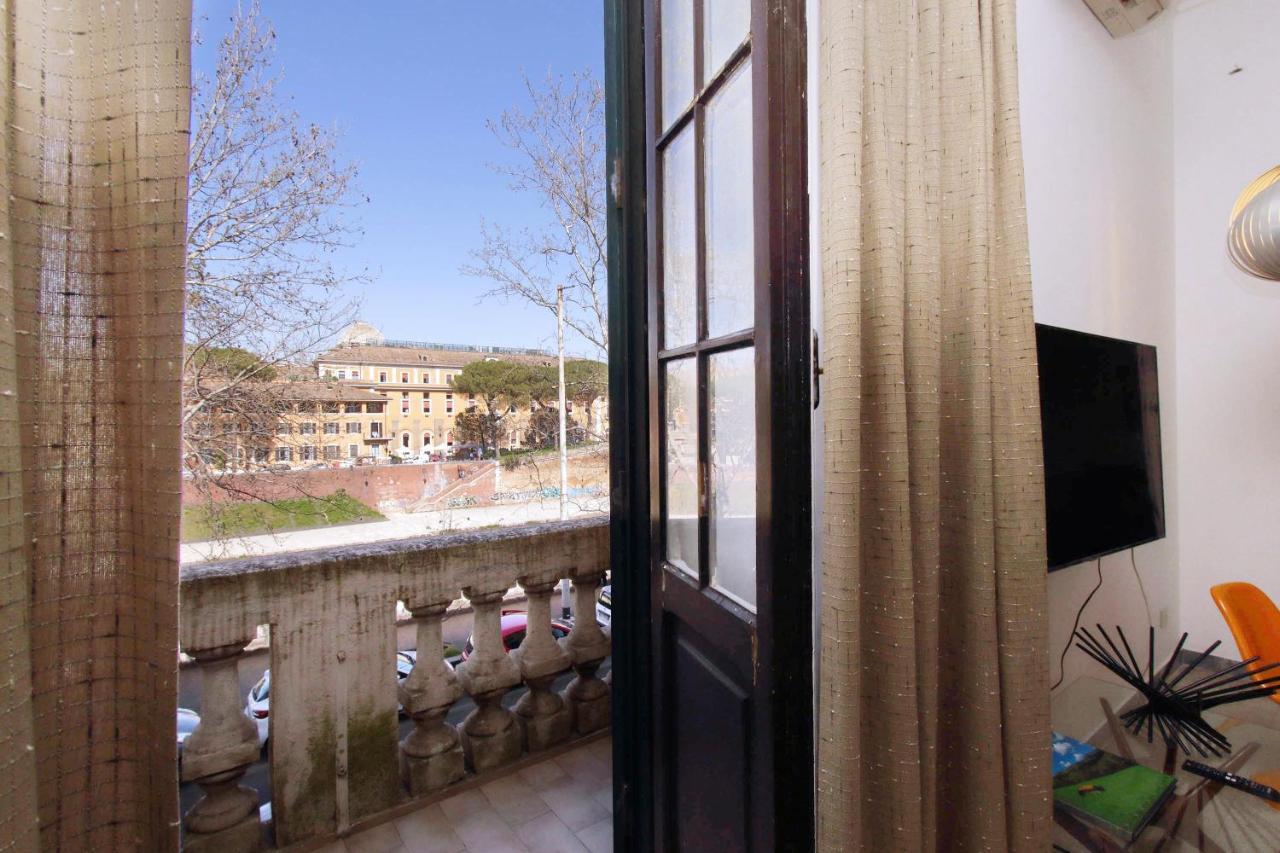 4Bnb - Tiberina Spacious Apartment ローマ エクステリア 写真